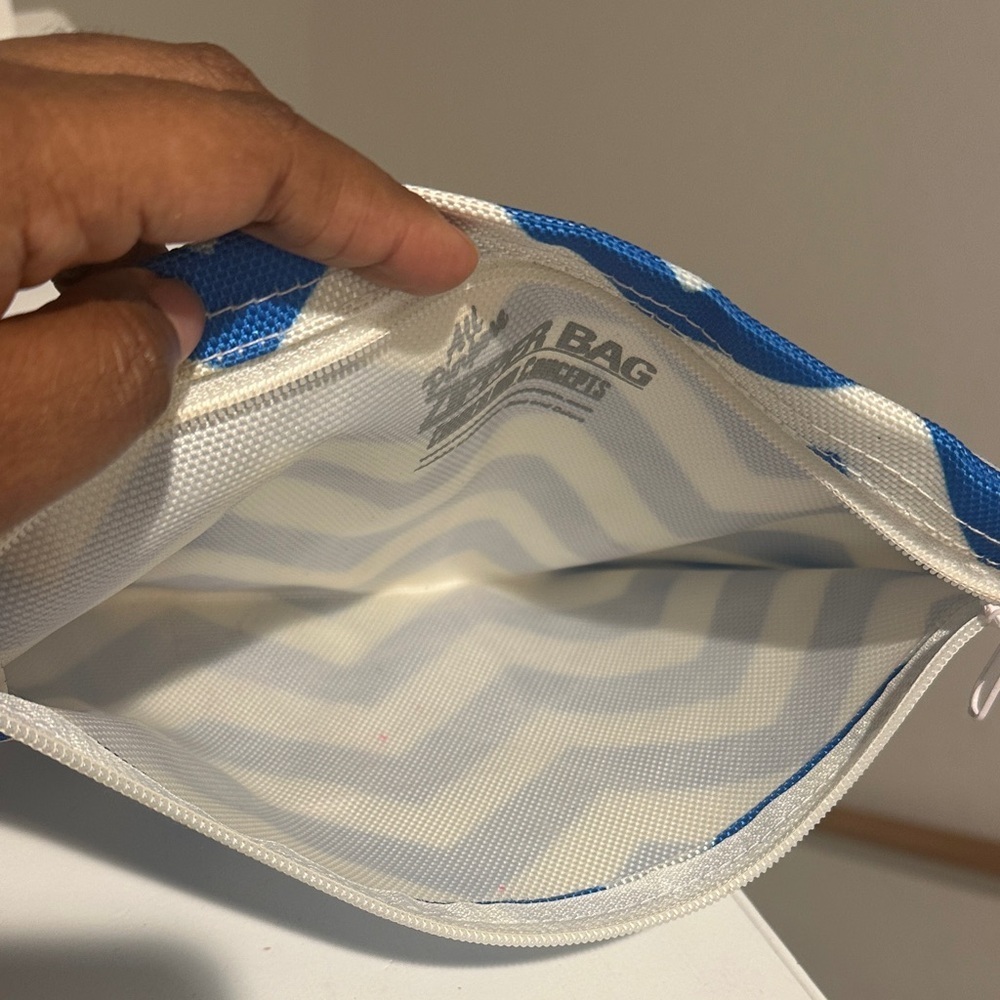 ALOHA Collection Blue and White Zipper Bag - Picture 3 of 6